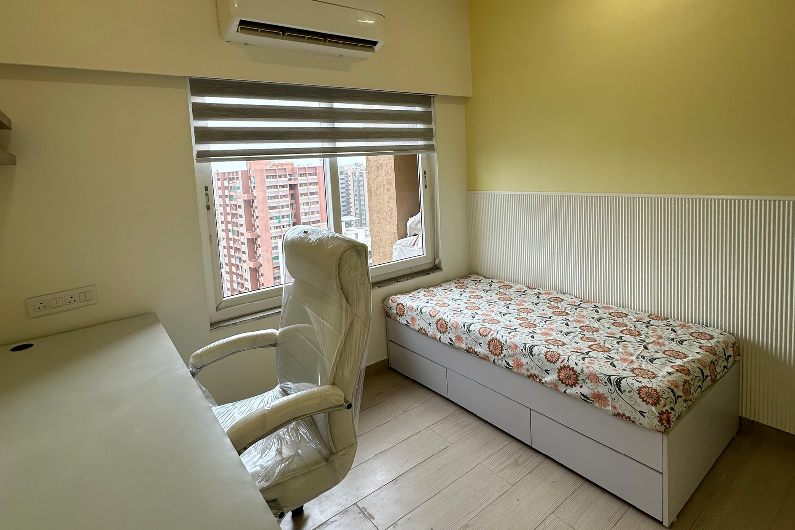 Yellow bedroom study chair Shela KBEX