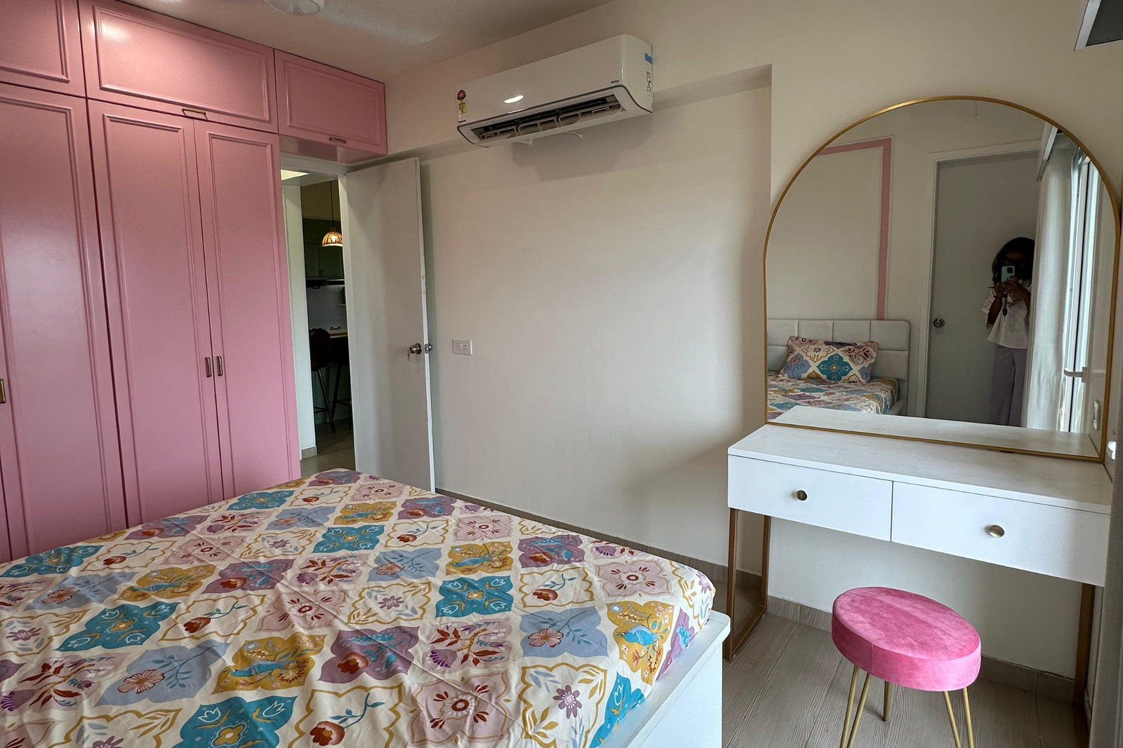 Pink bedroom vanity table Shela KBEX